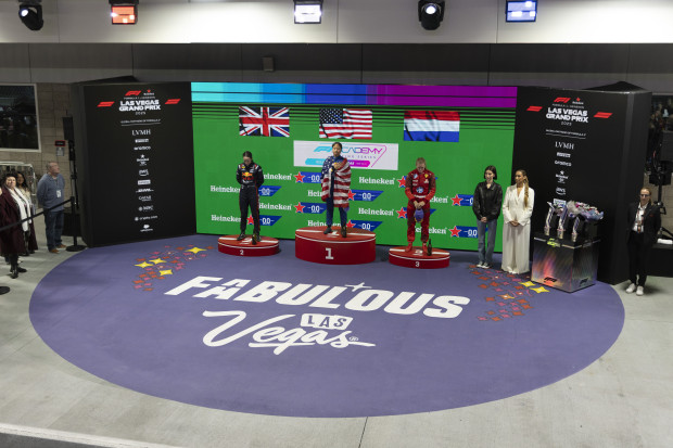 Max takes checkpot  in Las Vegas